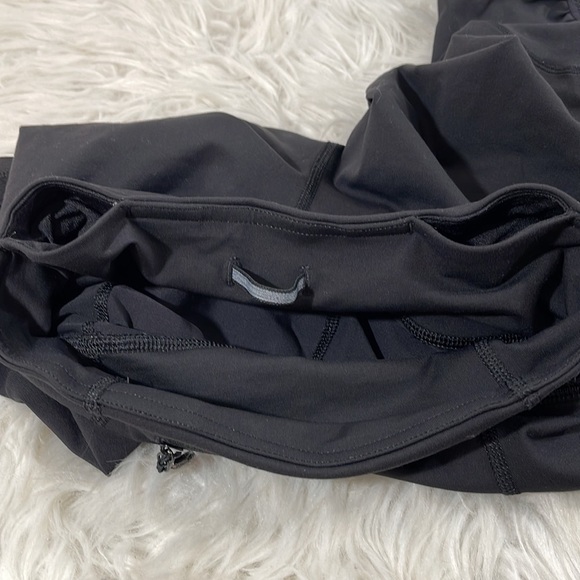 Lululemon Women's Scrunch Hem Capri Leggings Size 4 Black Rear Zip Pocket - Picture 8 of 11